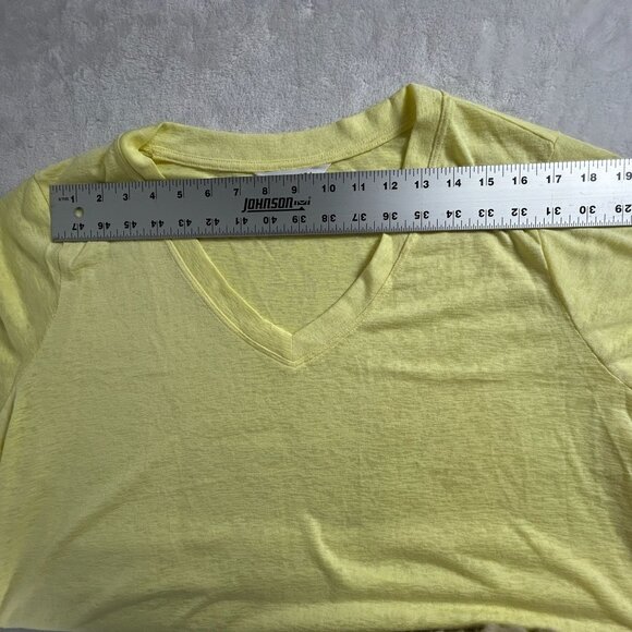 Athleta Womens Breezy Scoop V-Neck Tee Short Sleeve T-Shirt Size 2X Yellow New - Picture 6 of 8